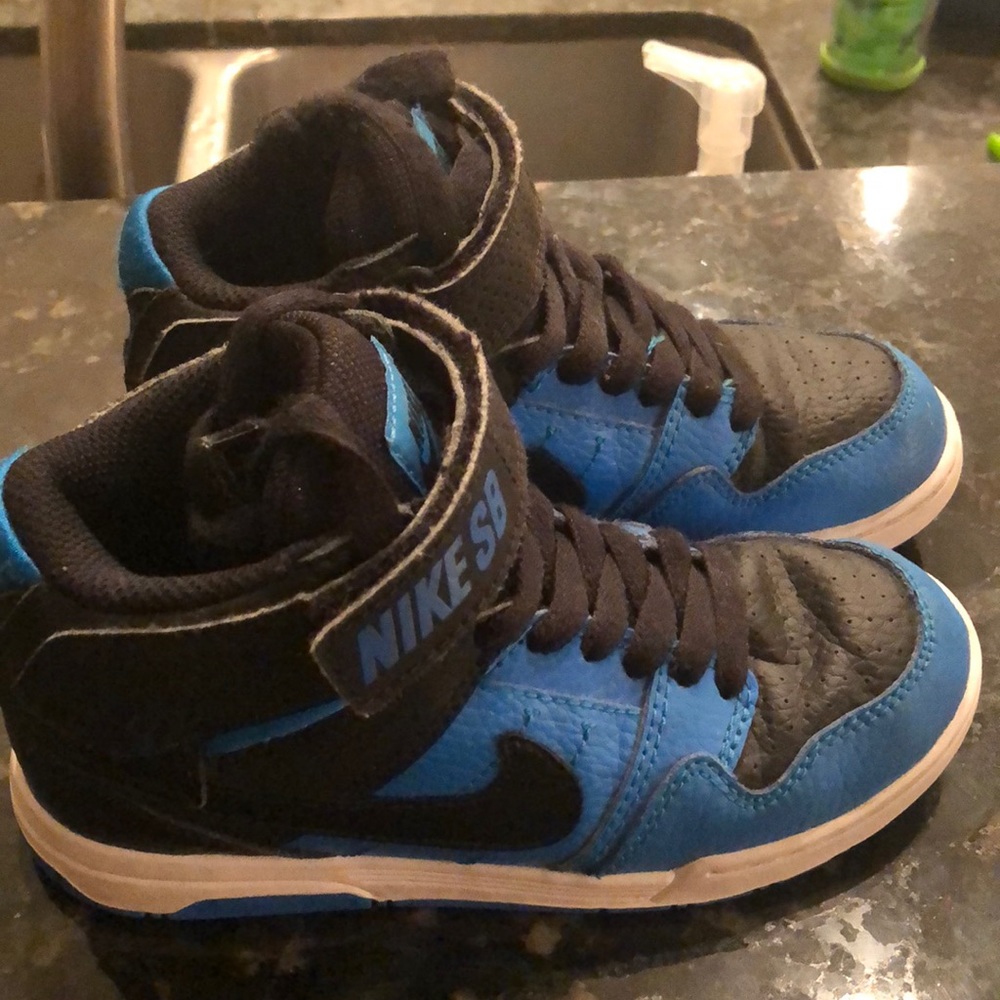 Boys Nike skater hi-tops
